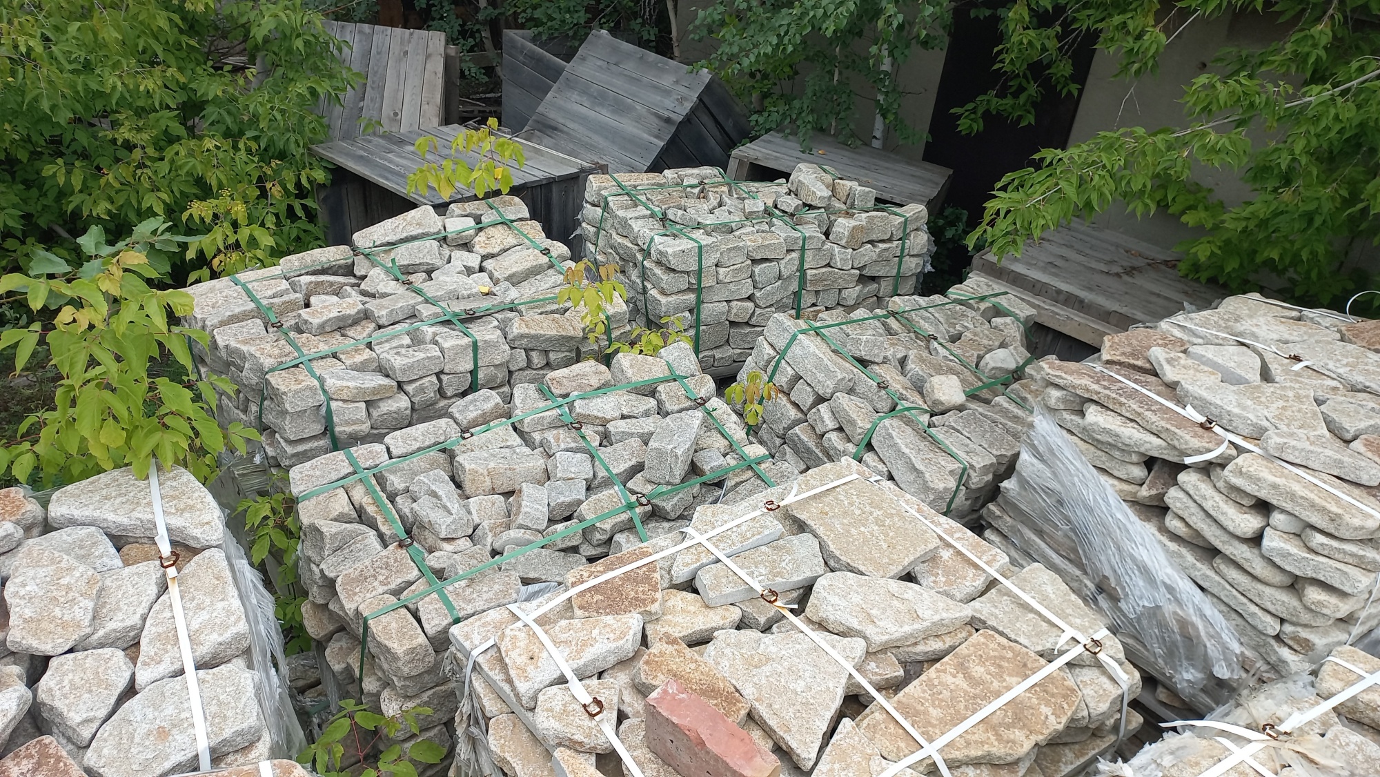 Плитняк галтованный гранитный для ландшафтного дизайна купить в Бугульме