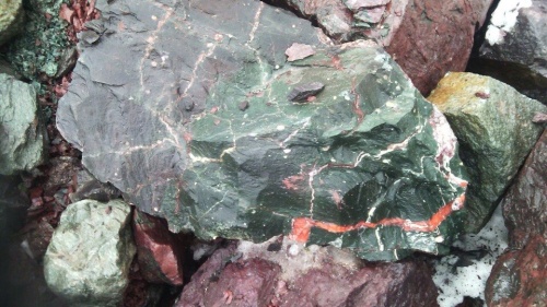 Гигантские зелёные валуны для ландшафтного дизайна весом более 5 тонн купить в Бугульме