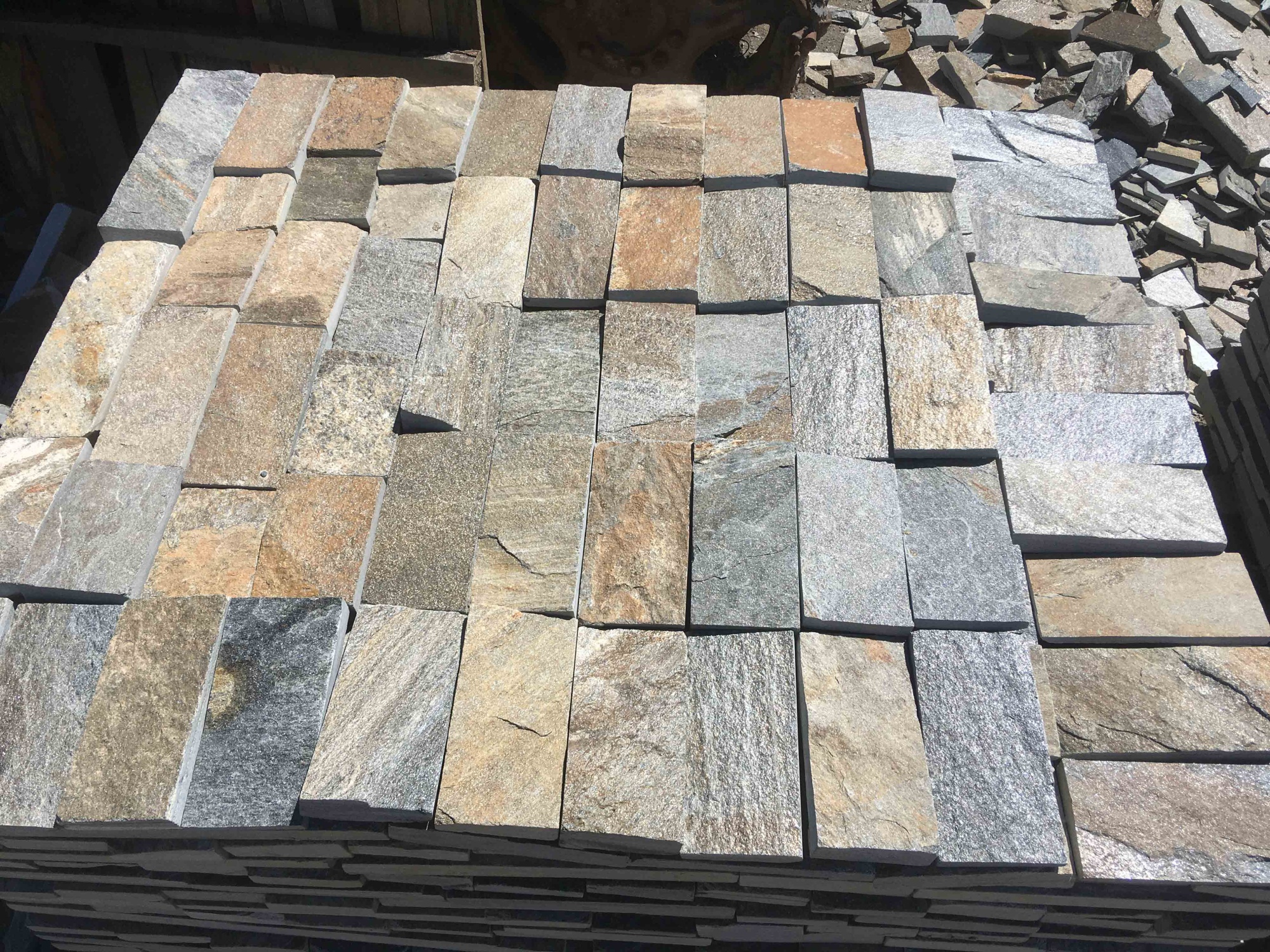 Плитка пилёная златолит Уральский для фасада купить в Бугульме