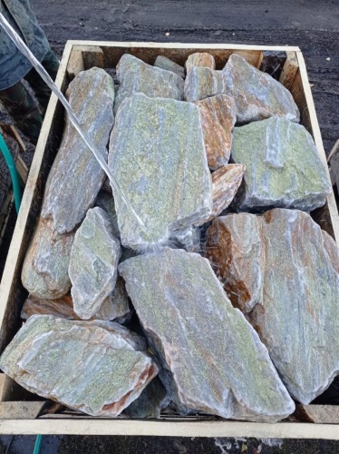 Златолит жёлтый, жёлто-зелёный глыбки и валуны для ланшафтного дизайна купить в Бугульме