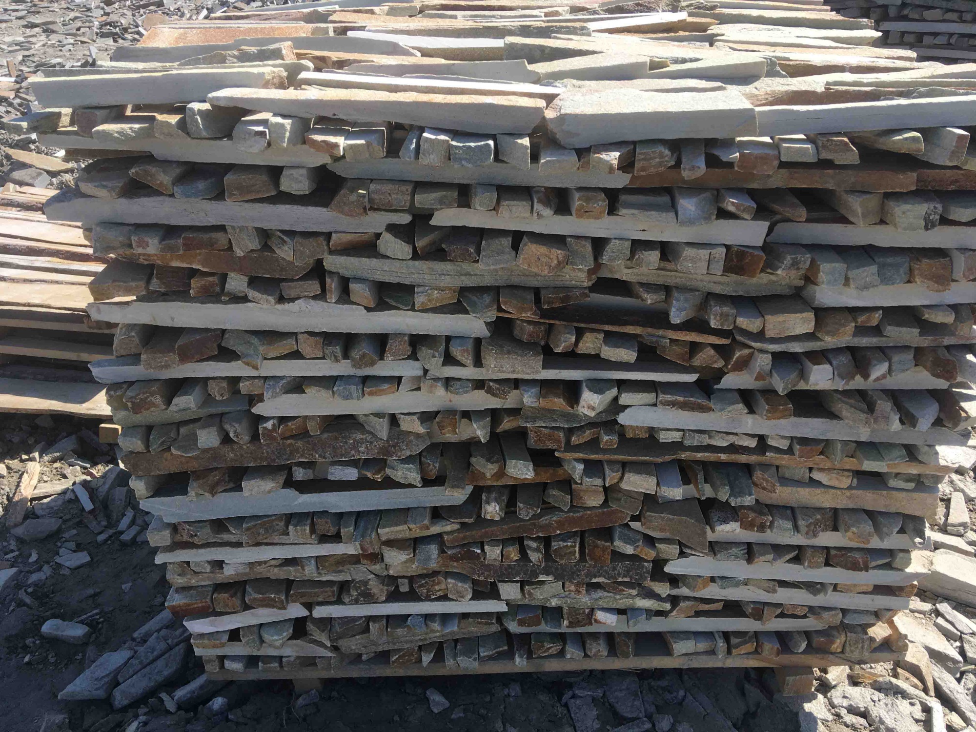 Горбушка златолит золотистый для облицовки купить в Бугульме