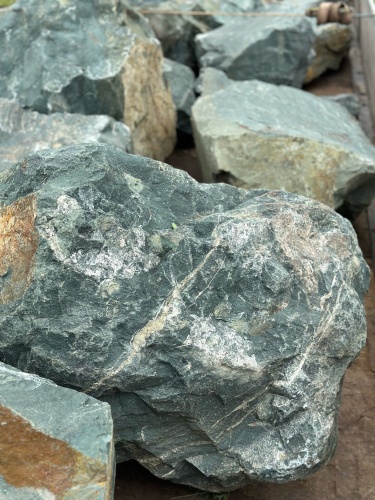 Камни для ландшафтного дизайна зелёные 10-60 килограмм купить в Бугульме